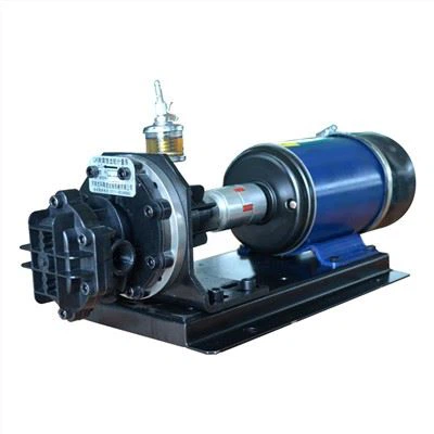 ¿Cómo ajustar la velocidad para controlar el caudal de una bomba de engranaje...